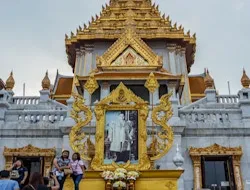 Bangkok: Chinatown & Wat Traimit Self-Guided Audio Tour